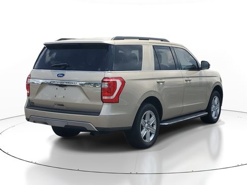 Used 2018 Ford Expedition XLT w/ Equipment Group 202A RWD image 6