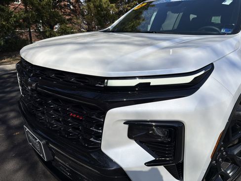 Used 2025 Chevrolet Traverse RS w/ LPO, Floor Liner Package image 6