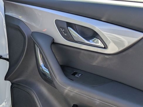 Used 2025 Chevrolet Blazer LT image 34
