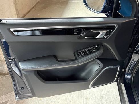 Used 2023 Porsche Macan Turbo AWD/4WD image 17