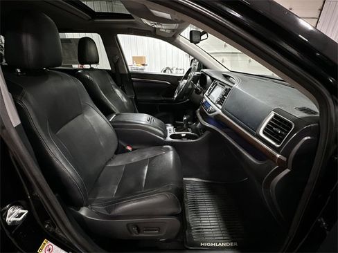 Used 2015 Toyota Highlander Limited image 31