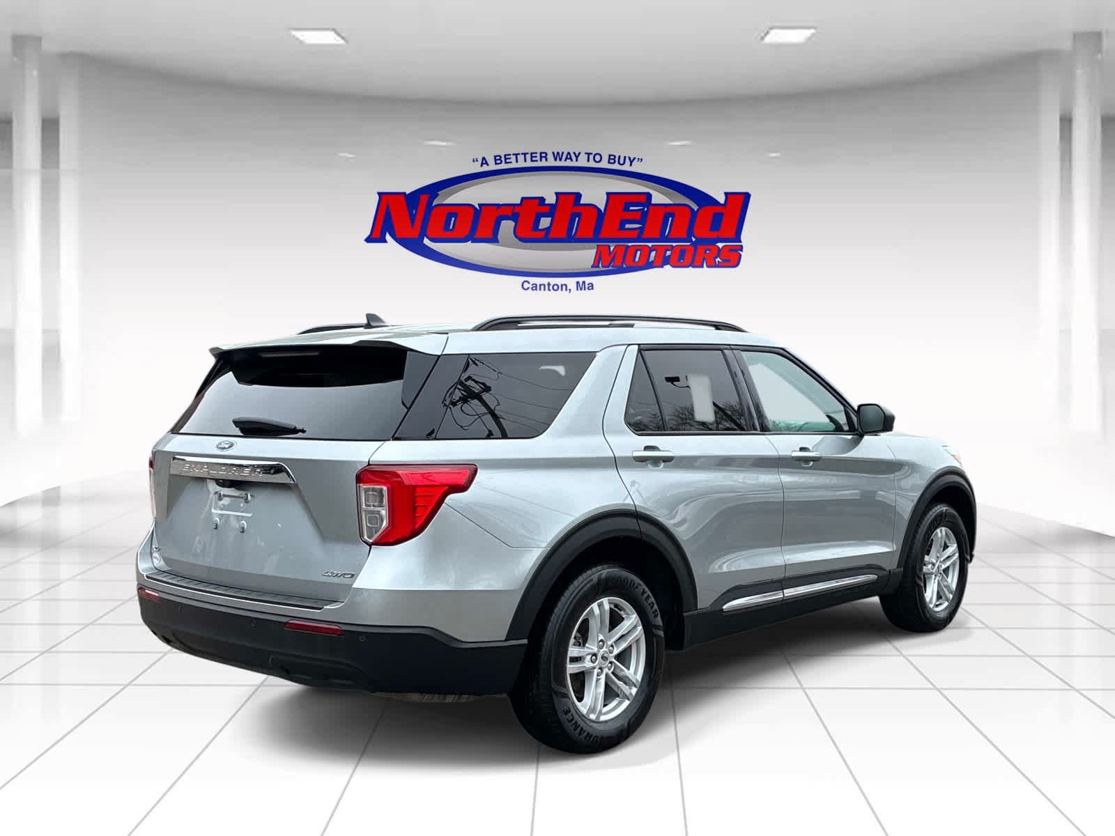 Used 2023 Ford Explorer XLT AWD/4WD image 7