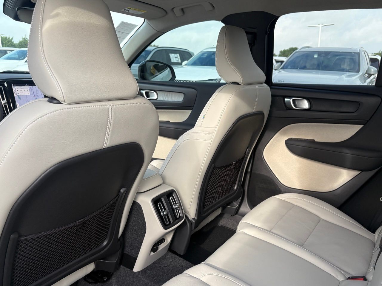 New 2026 Volvo XC40 B5 Plus w/ Protection Package Premier AWD/4WD image 18