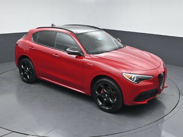 Used 2023 Alfa Romeo Stelvio Veloce AWD/4WD image 37