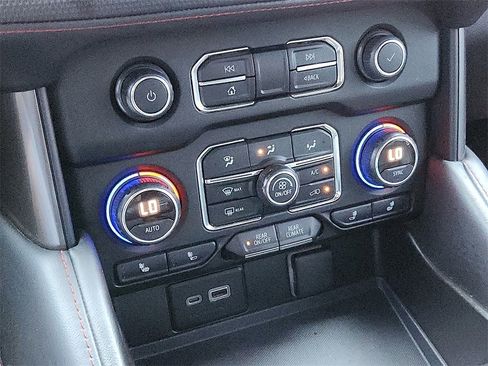 Used 2021 Chevrolet Suburban RST w/ Luxury Package image 22