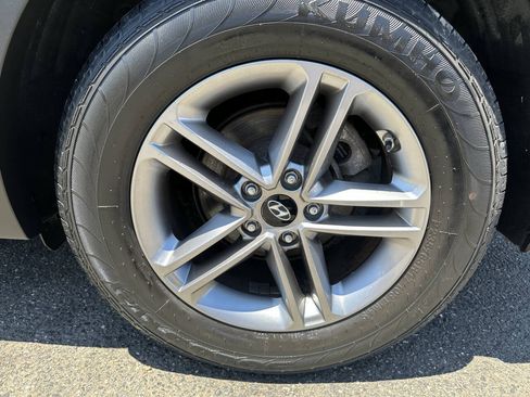 Used 2017 Hyundai Santa Fe Sport AWD/4WD image 18