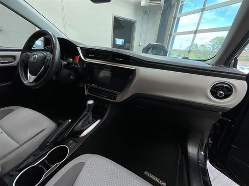 Used 2019 Toyota Corolla LE FWD image 29
