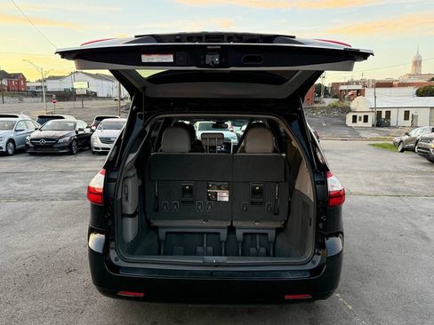 Used 2019 Toyota Sienna XLE FWD image 50