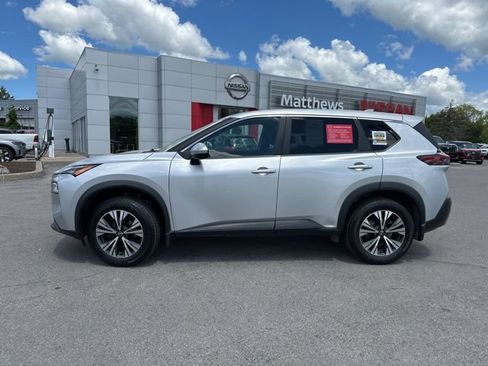 Used 2022 Nissan Rogue SV AWD/4WD image 2