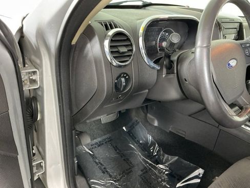 Used 2010 Ford Explorer XLT image 11