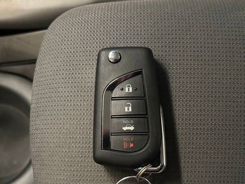 Used 2020 Toyota Corolla LE FWD image 17