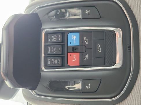 Used 2023 Jeep Grand Cherokee L Limited image 13