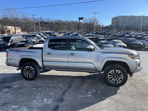 Used 2023 Toyota Tacoma TRD Sport image 7