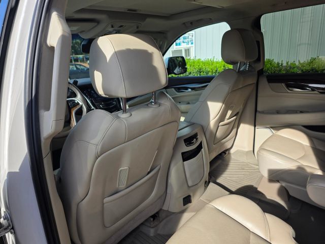 Used 2017 Cadillac Escalade Luxury AWD/4WD image 20
