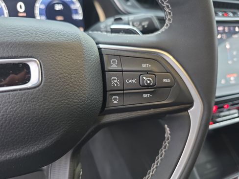 Used 2023 Jeep Grand Cherokee L Laredo image 22