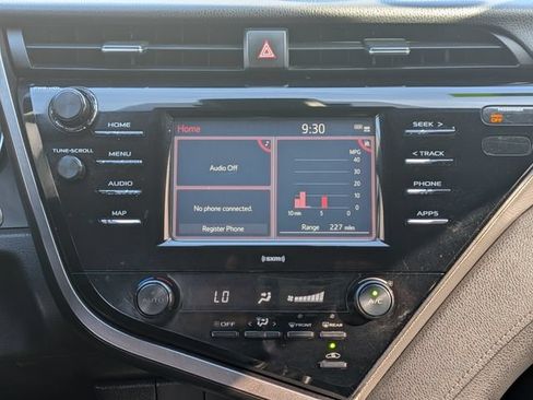 Used 2020 Toyota Camry SE FWD image 18