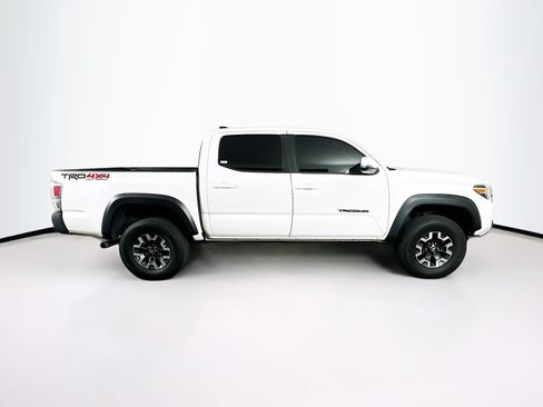 Used 2021 Toyota Tacoma TRD Off-Road w/ Technology Package AWD/4WD image 10