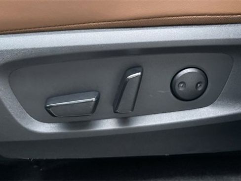 Used 2025 Nissan Pathfinder Platinum image 12