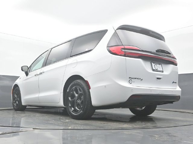 Used 2024 Chrysler Pacifica Limited FWD image 49