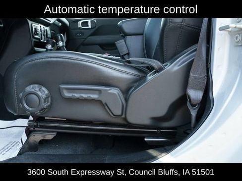 Used 2023 Jeep Wrangler Unlimited Sahara w/ Cold Weather Group AWD/4WD image 16