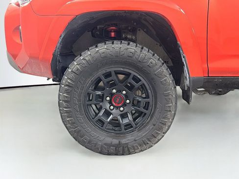Used 2024 Toyota 4Runner TRD Off-Road Premium w/ Moonroof Package AWD/4WD image 32