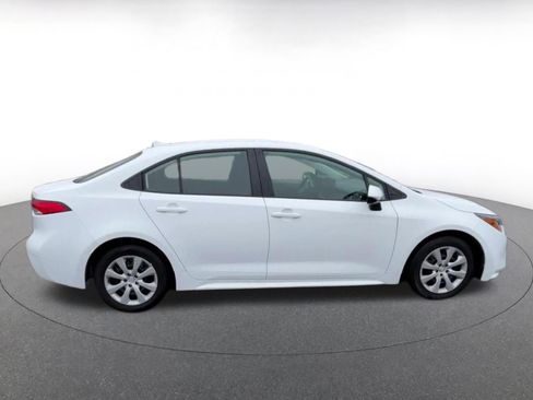 Used 2025 Toyota Corolla LE image 16