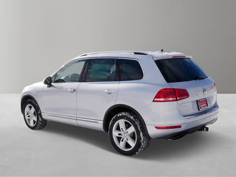 Used 2013 Volkswagen Touareg VR6 image 3