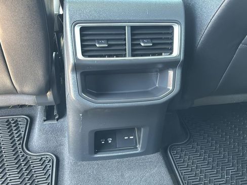 Used 2025 Volkswagen Atlas Cross Sport SE AWD/4WD image 16