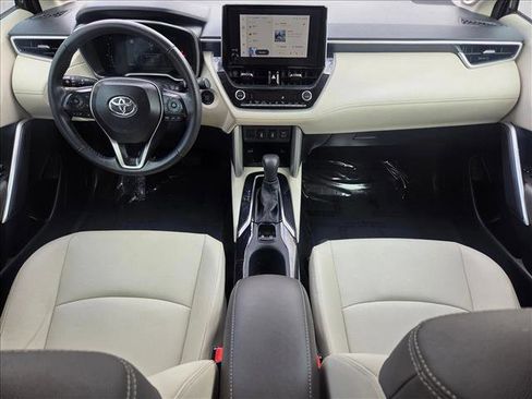 Certified 2024 Toyota Corolla Cross XLE image 17