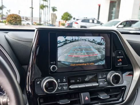 Used 2023 Toyota Highlander XLE image 25