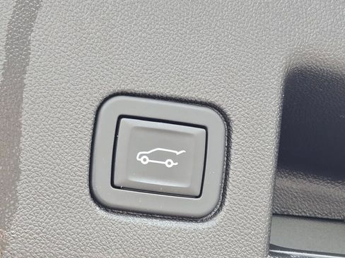 Used 2024 Chevrolet Equinox LT FWD image 15