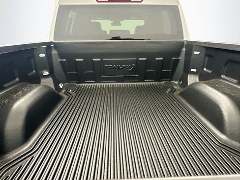 Used 2025 GMC Sierra 1500 SLT AWD/4WD image 30