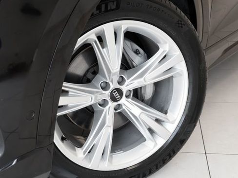 Used 2021 Audi Q8 Premium Plus w/ Premium Plus Package AWD/4WD image 2