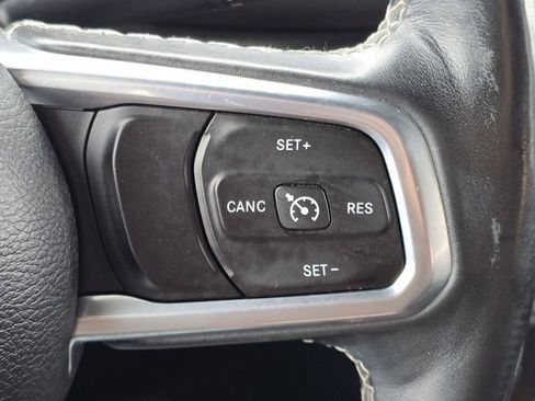 Used 2018 Jeep Wrangler Unlimited Sahara image 17