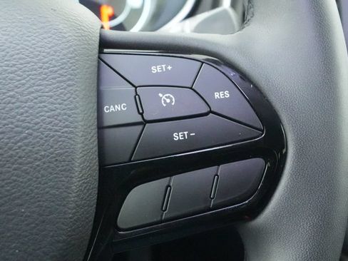 Used 2021 Jeep Cherokee Latitude Plus AWD/4WD image 35