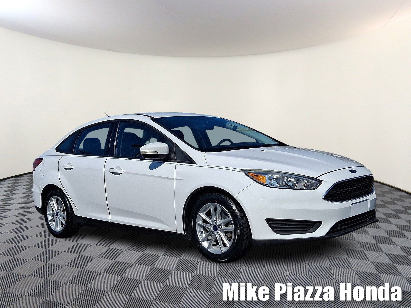 Used 2016 Ford Focus SE FWD image 1