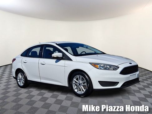 Used 2016 Ford Focus SE FWD image 1