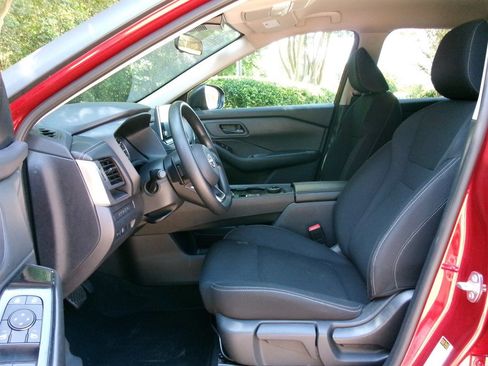 Used 2024 Nissan Rogue S AWD/4WD image 9