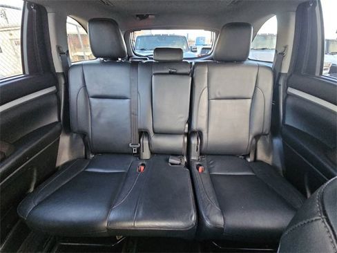 Used 2018 Toyota Highlander XLE w/ Carpet Mat Package (TMS) image 26