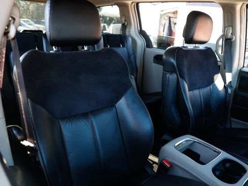 Used 2015 Chrysler Town & Country Limited Platinum w/ Trailer Tow Group image 16