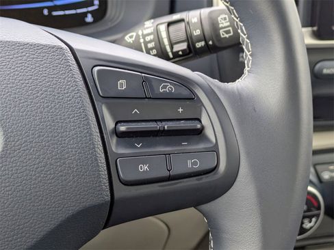 Used 2025 Hyundai Venue Limited image 27