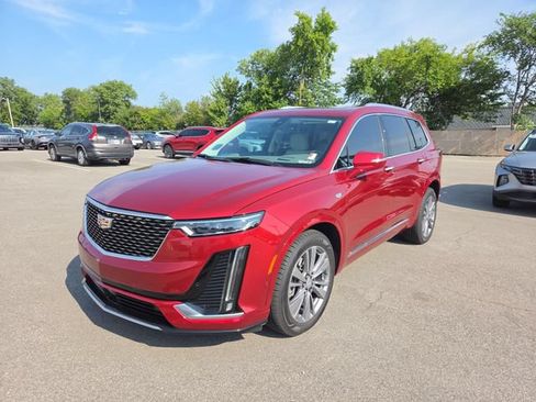 Used 2020 Cadillac XT6 Premium Luxury AWD/4WD image 2