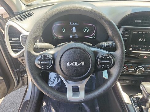 Used 2023 Kia Soul LX w/ LX Technology Package FWD image 19