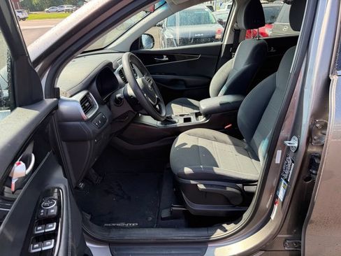 Used 2019 Kia Sorento AWD image 9