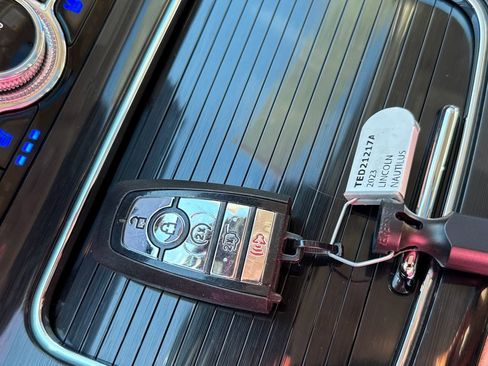 Certified 2023 Lincoln Nautilus Reserve w/ Luxury Package image 30