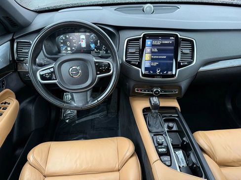 Used 2018 Volvo XC90 T6 Momentum w/ Convenience Package AWD/4WD image 18