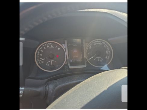 Used 2016 Toyota Tacoma SR5 w/ Towing Package image 9