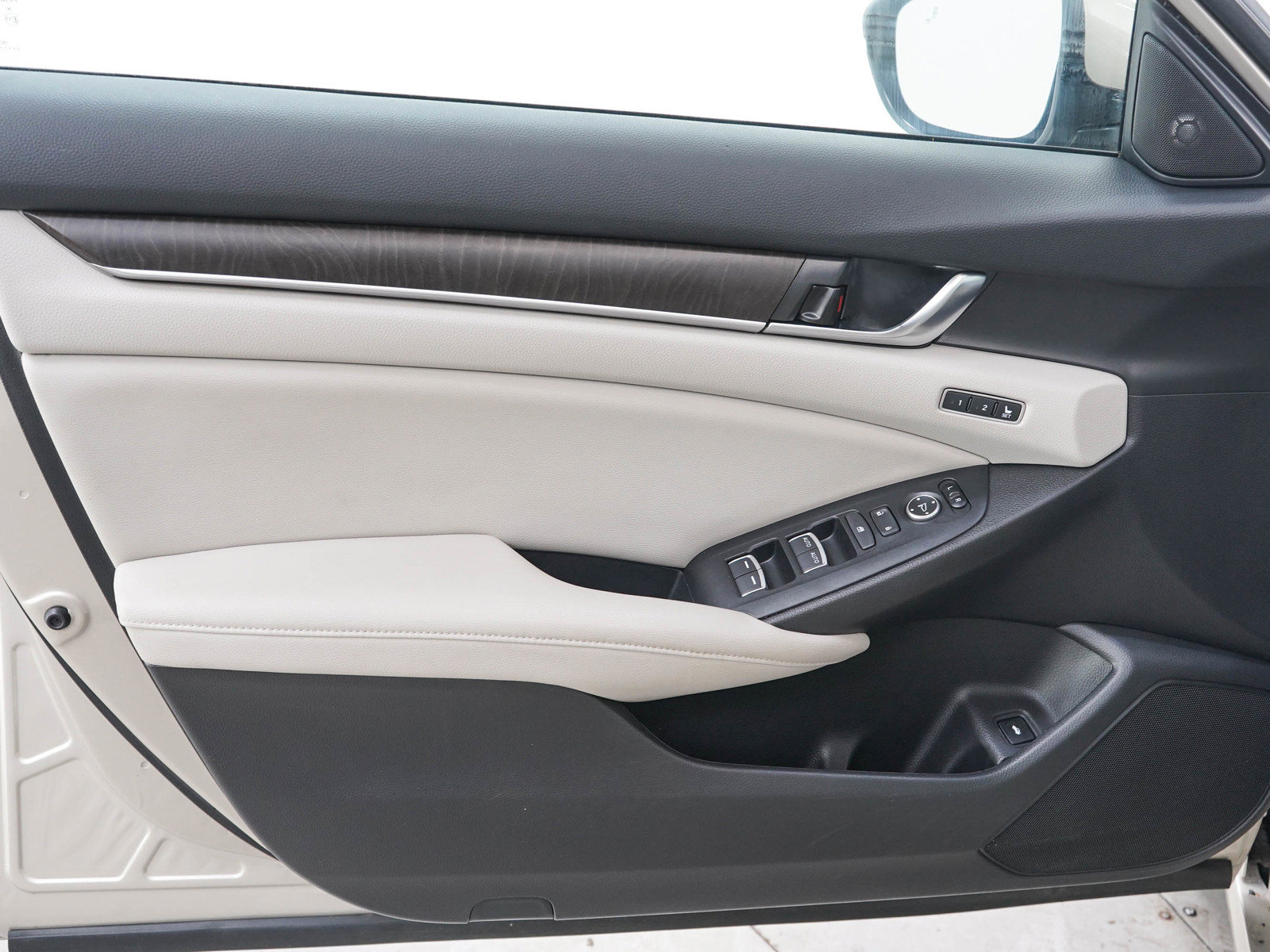 Used 2018 Honda Accord EX-L image 18