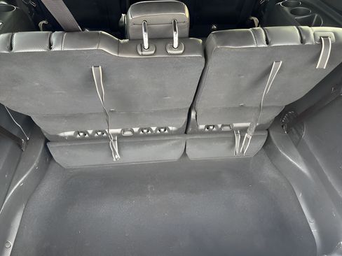 Used 2025 Chrysler Pacifica Limited FWD image 7
