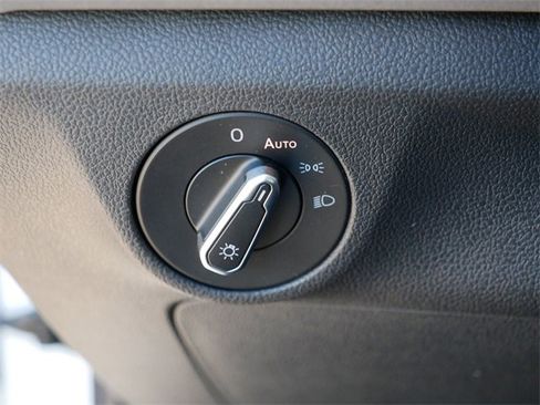 Certified 2025 Volkswagen Jetta SE image 24